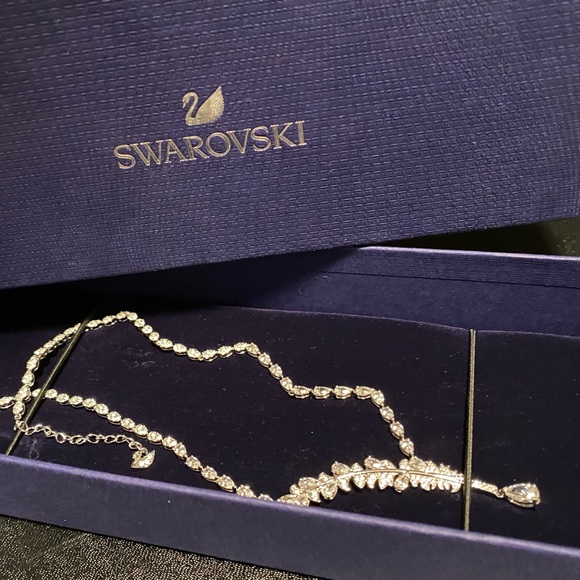 Swarovski Rhodium Feather Crystal Necklace - Picture 10 of 11